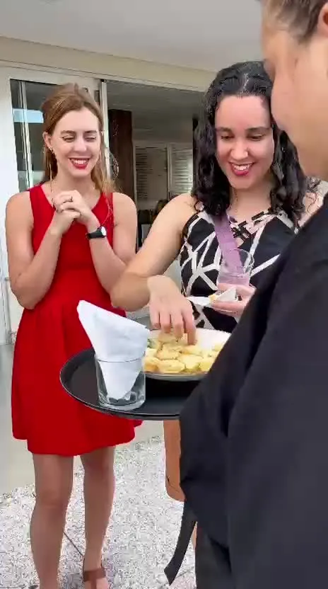 Capa do vídeo Atendimento e buffet volante em festa infantil em BH