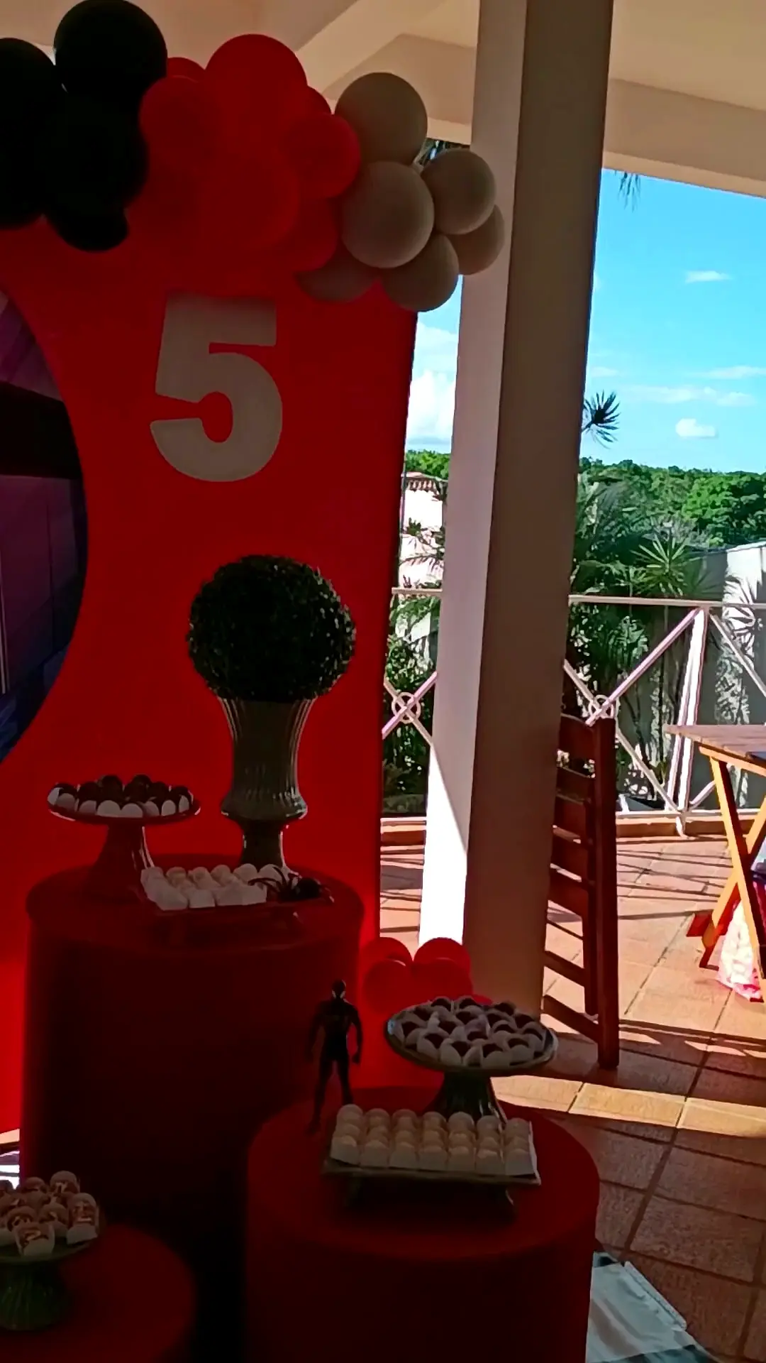 Capa do vídeo Decoração e buffet infantil em casa em BH